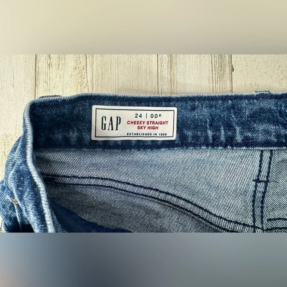 Gap Cheeky Straight Sky High Mid Rise Women Jeans - Size 24| 00R (26x25) - Picture 4 of 10